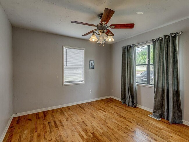 Building Photo - 300 Fretz Ave