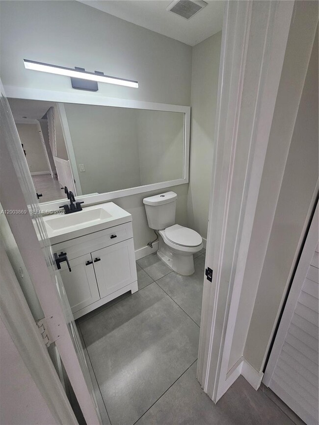 Building Photo - 9846 Hammocks Blvd