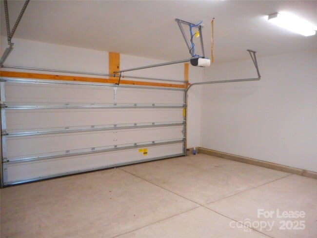 Building Photo - 5207 Maynard Hl Dr