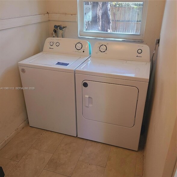 Building Photo - 1504 SW 1st Ave