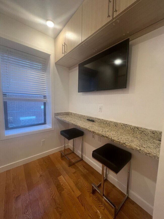 Building Photo - CHELSEA/BOSTON NO BROKER OR RENTAL FEES !!...