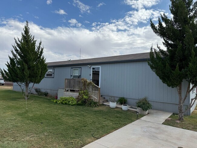Building Photo - 1320 N Fairgrounds Rd