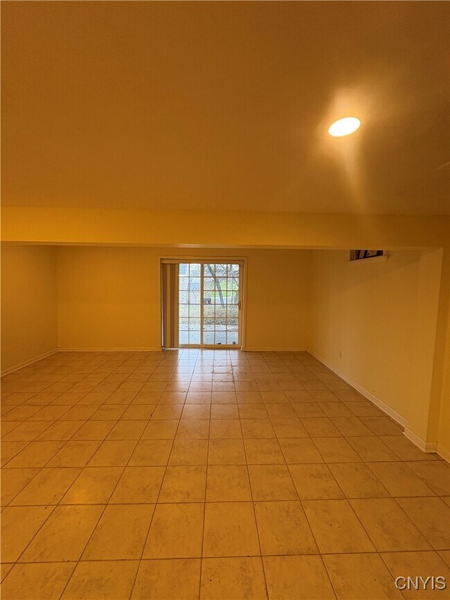 Building Photo - 215 Locksley Rd