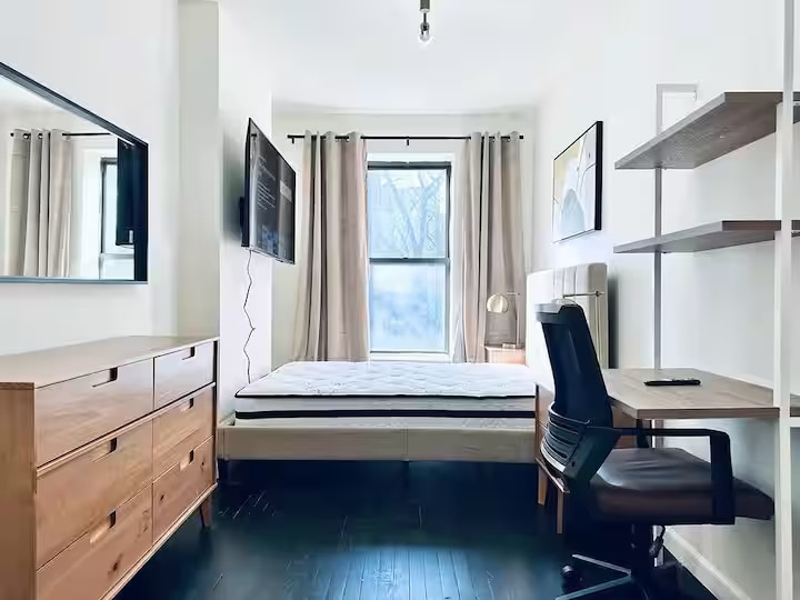 Building Photo - HUGE Room, 3 blocks to Prospect Park, HDTV #471