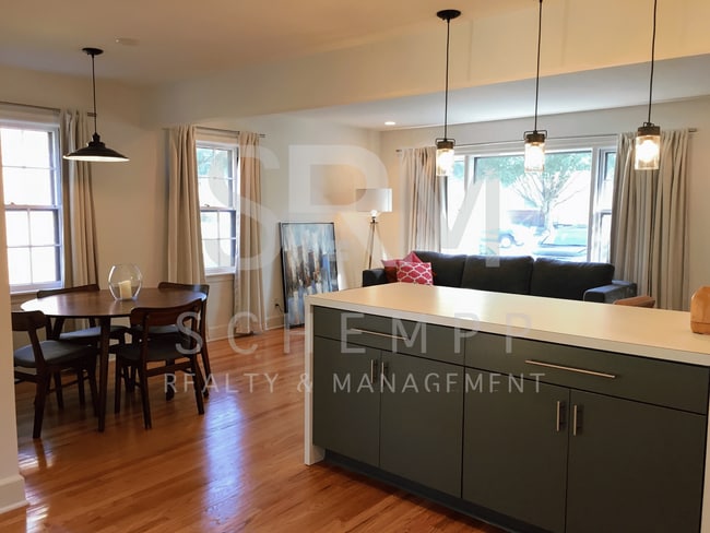 Building Photo - Updated 4BR with two living spaces in Hikes Point **Available Now**