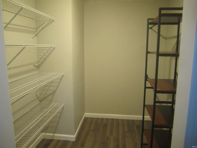 Building Photo - 9702 Mettert Rd