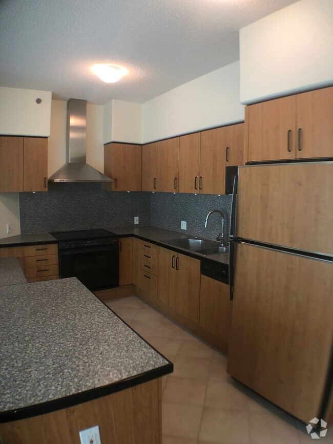 Building Photo - 1 bed, 1 bath, 1 parking with a lanai, loc...