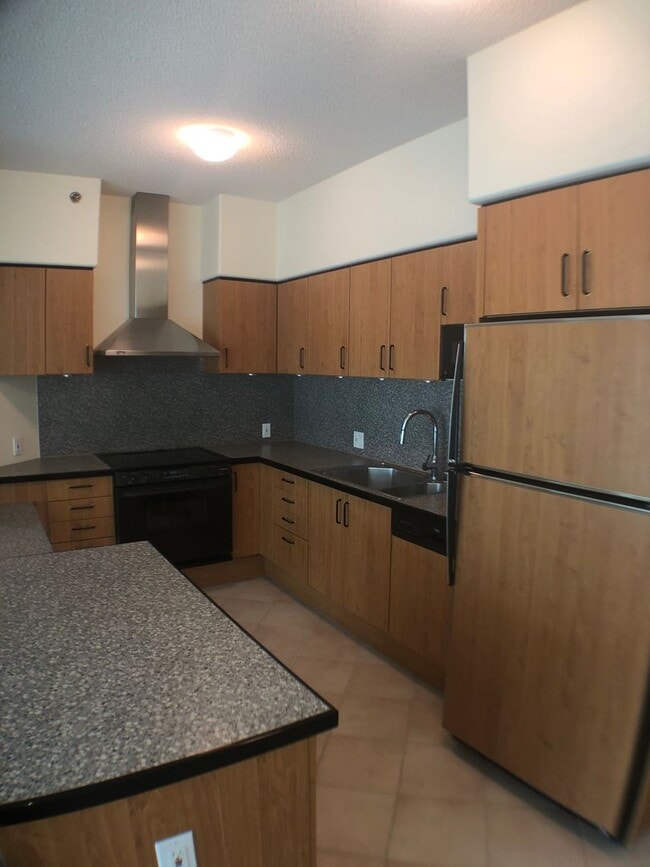 Primary Photo - 1 bed, 1 bath, 1 parking with a lanai, loc...