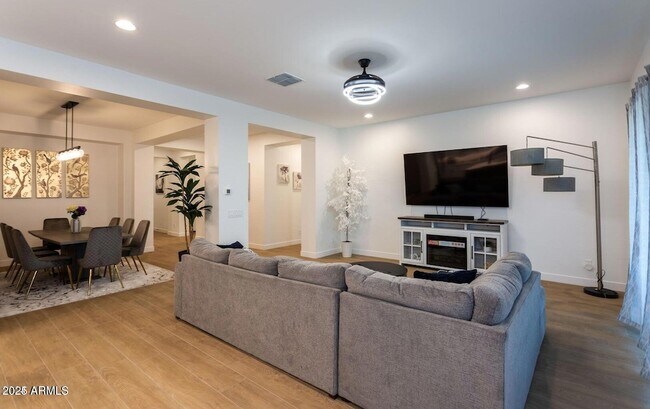 Building Photo - 8543 W Palo Verde Dr