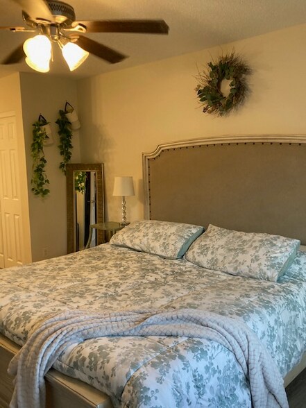 Building Photo - 313 Dirksen Dr