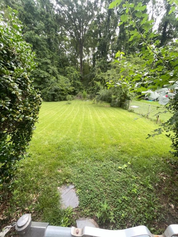 Building Photo - 943 Kingsway Rd