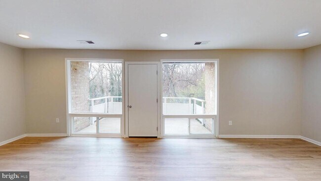 Building Photo - 564 Wilson Bridge Dr