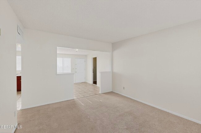 Building Photo - 10370 Kellogg St