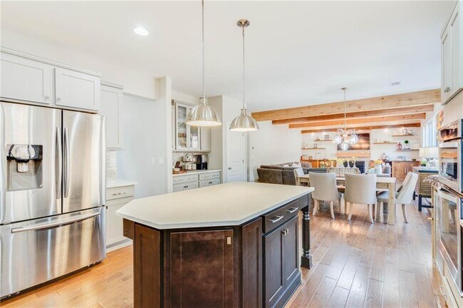 Building Photo - 1855 Kingsbury Dr