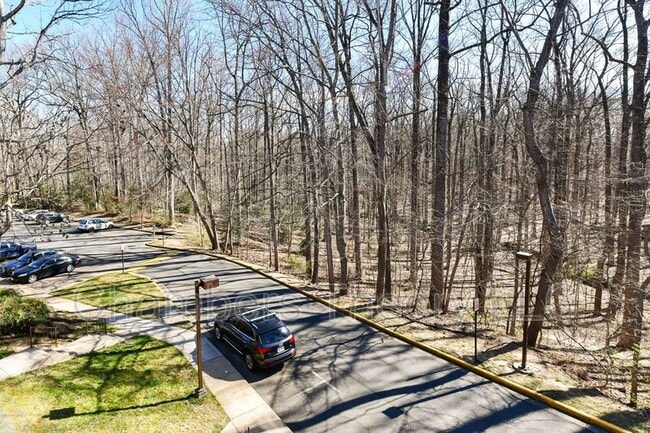 Building Photo - 11220 Chestnut Grove Square