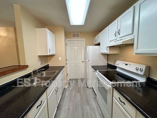 Building Photo - 12598 Tennyson Ln