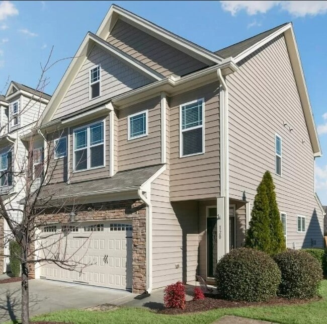 Building Photo - 120 Crosby Ln