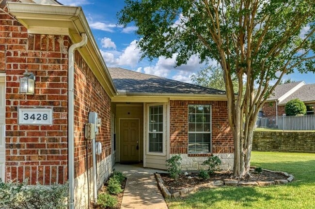 Building Photo - Townhome in Parker Estates!! READY for move in early June