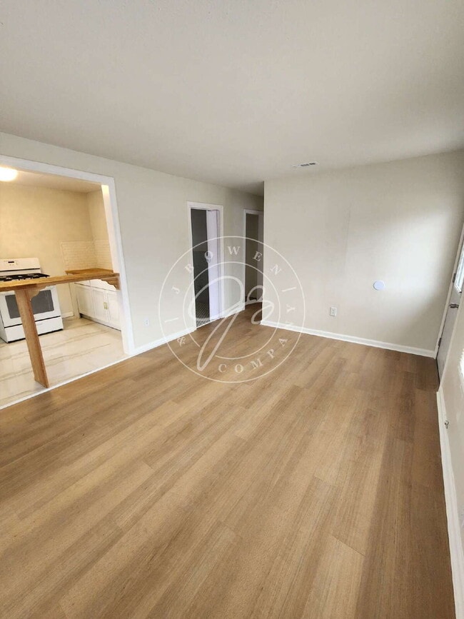 Building Photo - "Charming 2-Bedroom Retreat on Birkdale Road with Cozy 700 sq ft Layout in Toledo!"