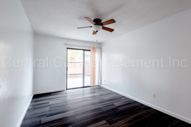 Building Photo - 4308 Parkwood Ct