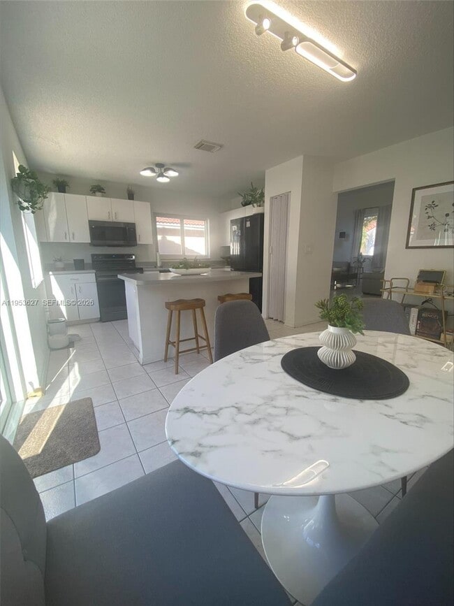 Building Photo - 6131 NW 43rd Ave