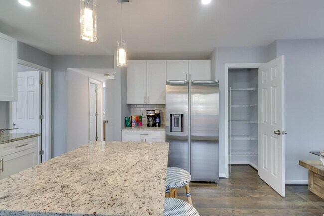 Building Photo - 3102 Hillside Ave