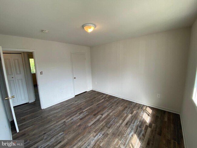 Building Photo - 4249 Normandy Ct