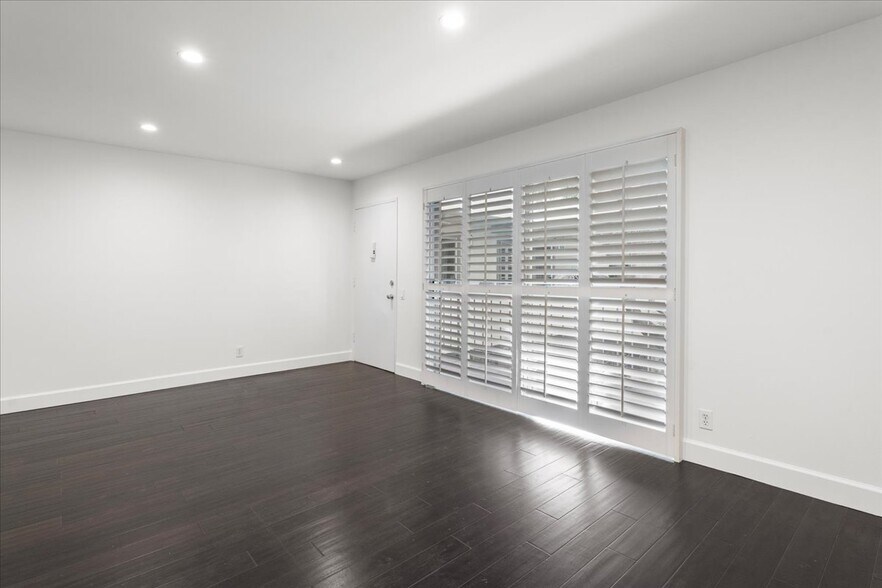 living room - 2311 4th St