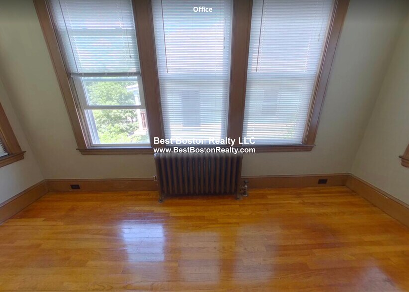 Building Photo - 62 Newport St