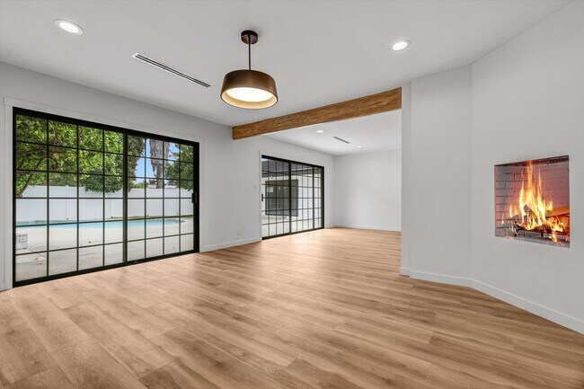 Building Photo - BEAUTIFULLY REMODELED, 5BD/4BA ENTERTAINER...