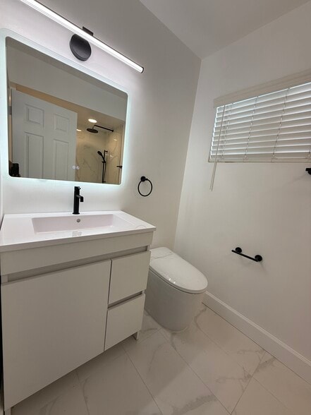 Building Photo - 20029 Ingomar St