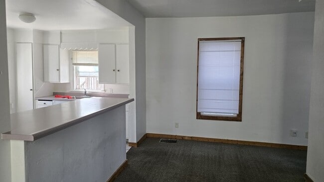Building Photo - Charming 2-Bedroom Home in Rockford – Upda...