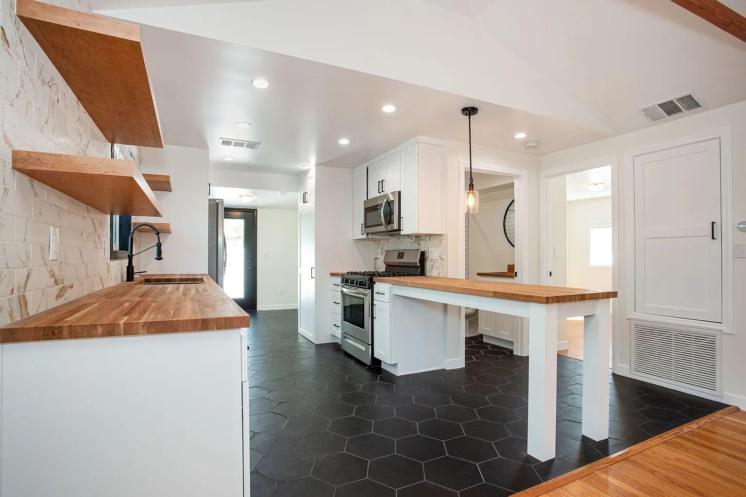 Building Photo - 2956 Finch St