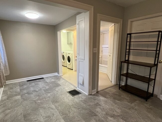 Building Photo - Spacious 3+ bed/2 bath home! Large fenced yard, garage, shed, w/d, a/c, d/w & more!