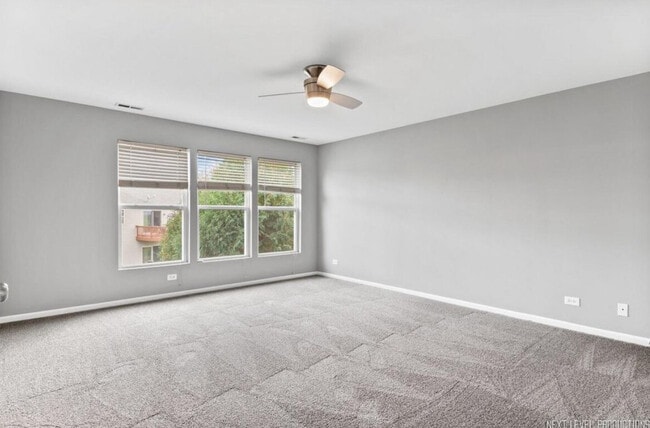 Building Photo - 533 Metropolitan St