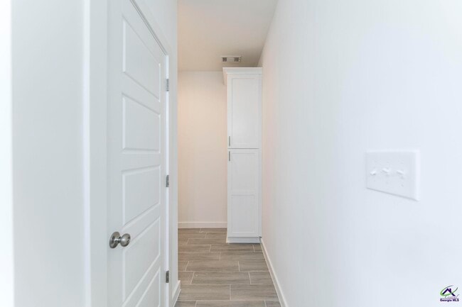 Building Photo - 100 Leisure Pointe Rd