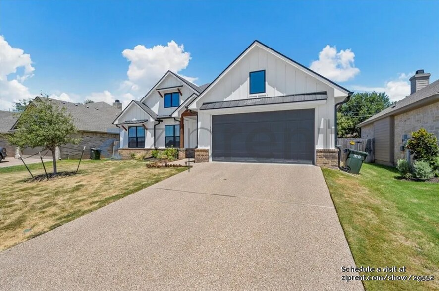 Building Photo - 10341 Fallen Leaf Dr
