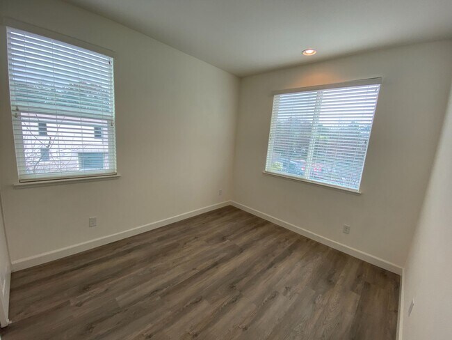 Building Photo - 3 Bed 2 Bath Condo W/ Garage In San Ramon