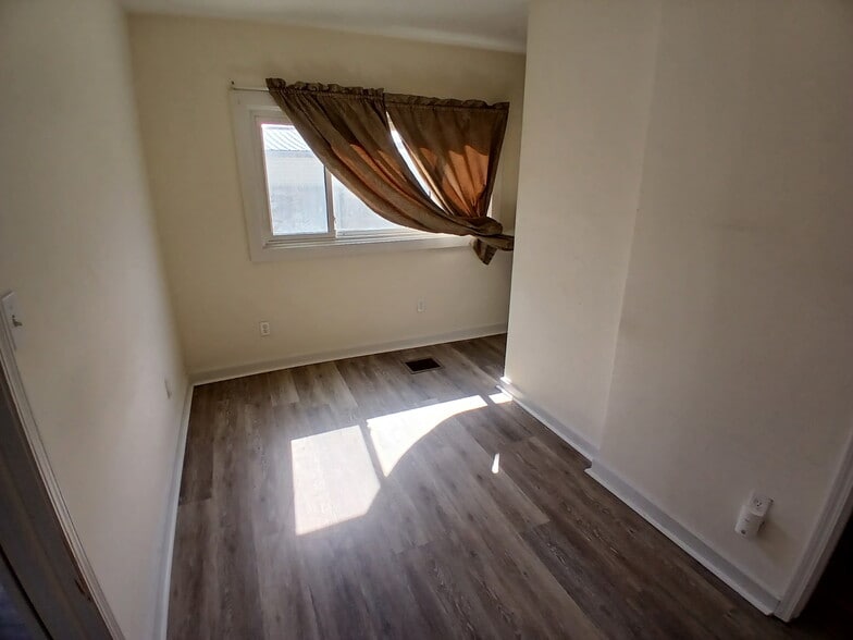 Building Photo - 26 Cross St