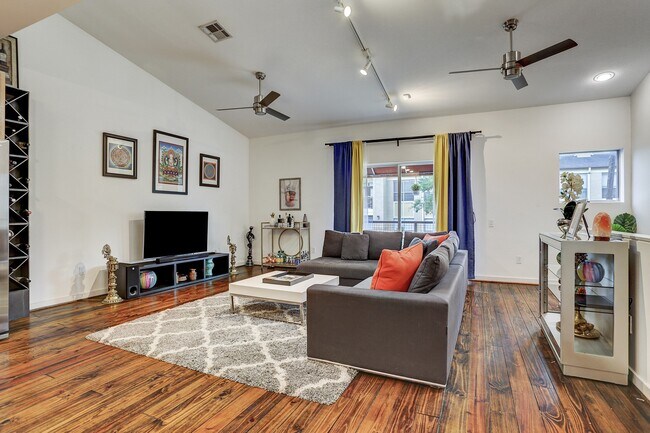Building Photo - 359 Sydnor St