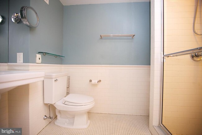 Building Photo - 421 S 20th St