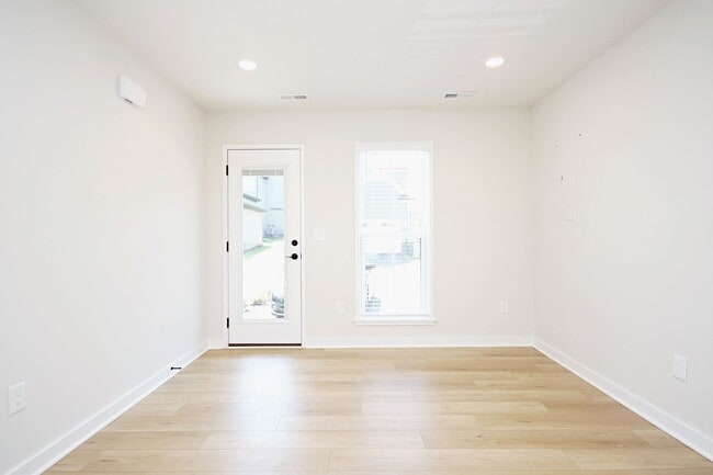 Building Photo - 6019 Bicknell St