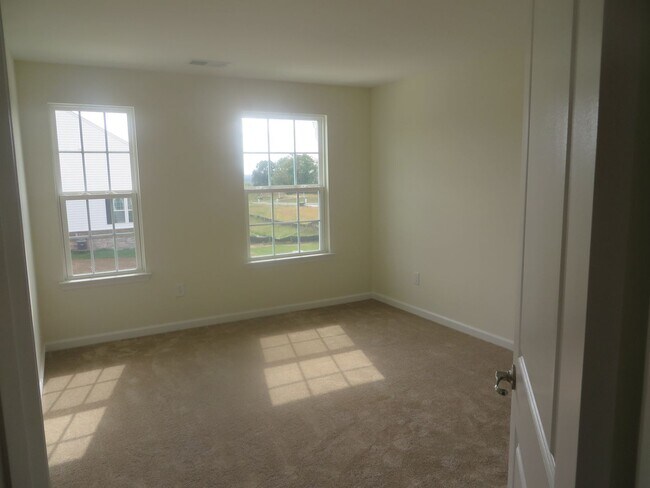 Building Photo - Spacious, Large, Luxury 3 Bedroom Townhouse in Hockessin, Delaware