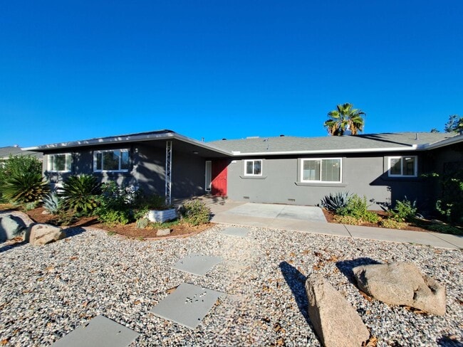 Building Photo - Beautiful 6-Bedroom Home with Pool & Outdo...