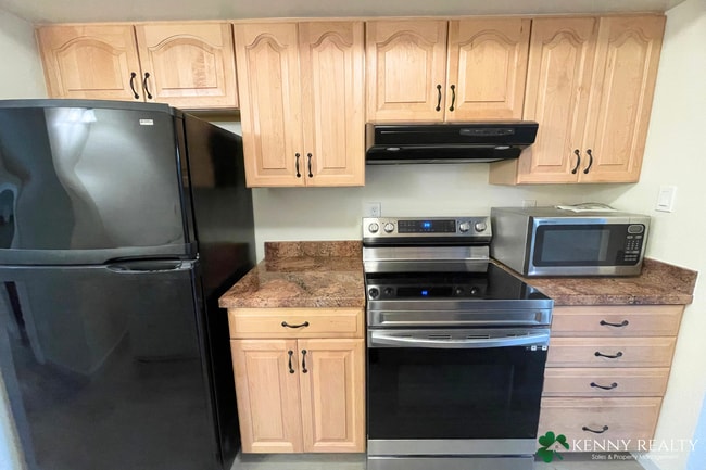 Building Photo - Updated 3 Bedroom Condo in South San Francisco