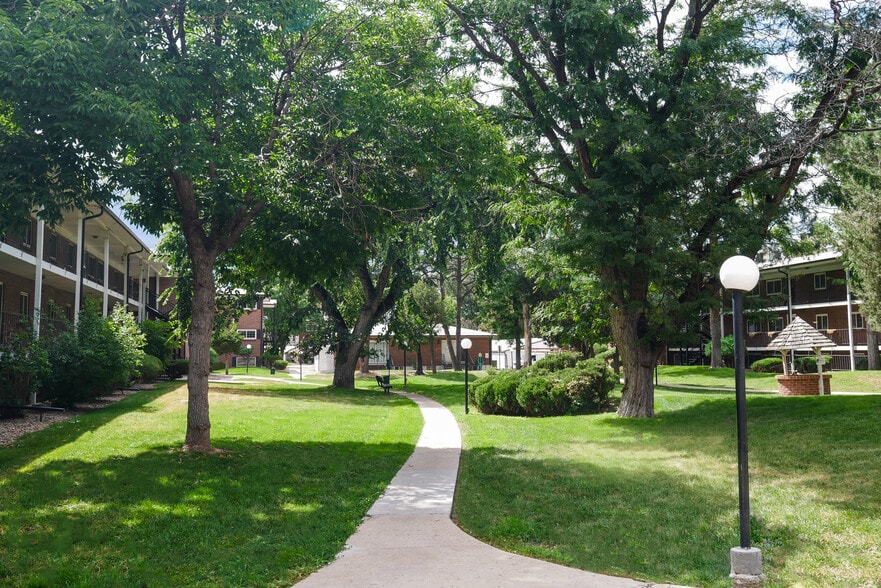 Courtyard - 6800 E Tennessee Ave