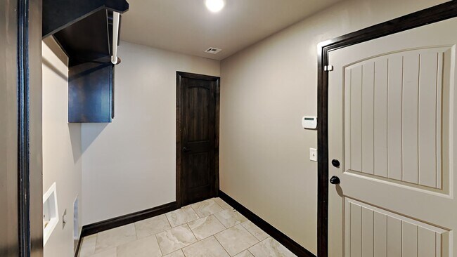 Building Photo - Very Nice 3 bedroom 2 bath home in Edmond schools