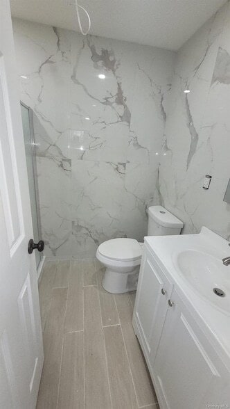 Building Photo - 8 Dee Pl