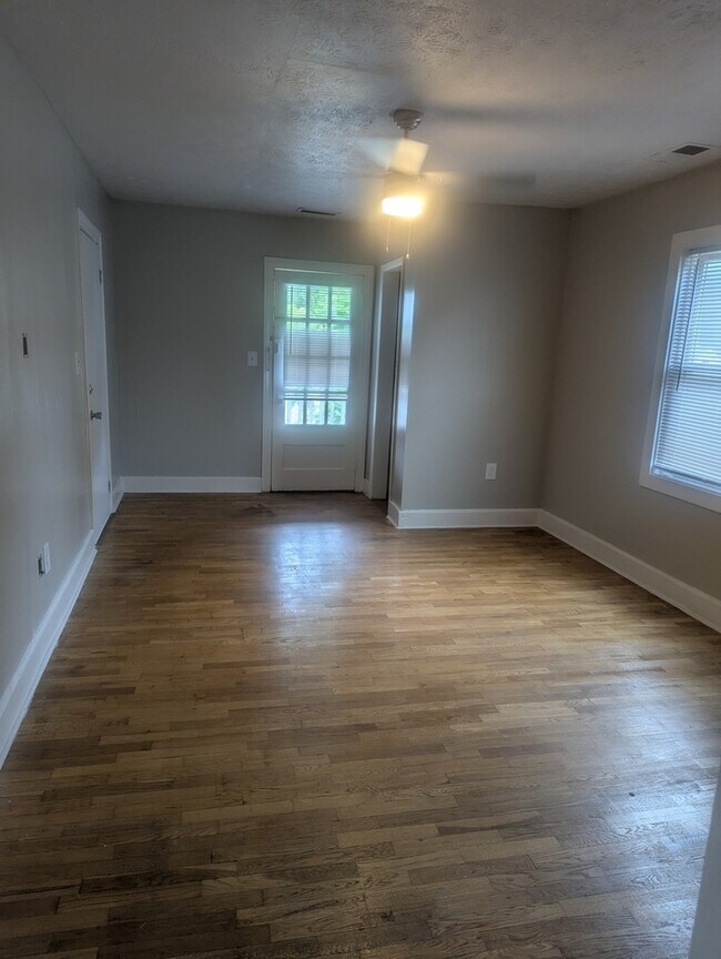 Building Photo - 122 Rolling Acres Dr