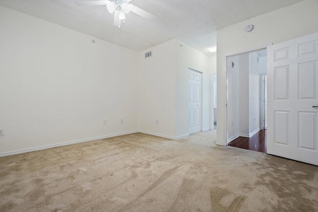 Building Photo - 2803 Sarento Pl